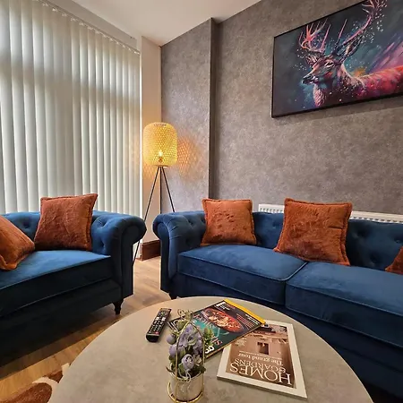 Modern&spacious 4-bedroom Home, Family&contractor Friendly, Сasa de vacaciones Mánchester