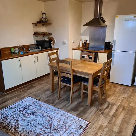 Comfy Salford 2 Bed 2 Bath Parking شقة