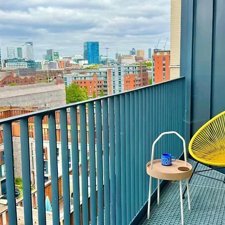 Boutique Centre Apartment, Balcony, Parking *