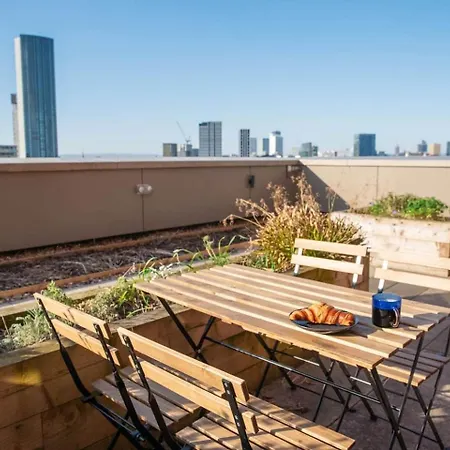 3 Bedroom Penthouse Roof Garden Parking Canal Manchester