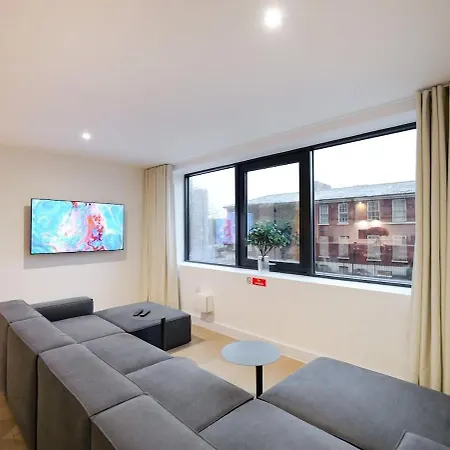 Juniper At The Heim * Manchester