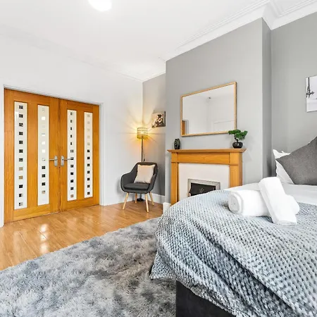 Apartment Comfortable 4 Bed - Free Parking & Fast Wifi Denton (Tameside)