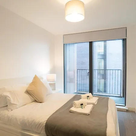 Bright 1 Bed In W Balcony *