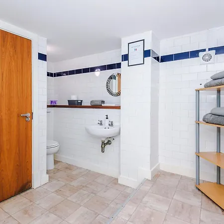 דירה Modern 2br Flat For 4 Full Kitchen מנצ'סטר