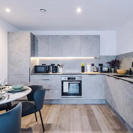 Modern 2br In With Parking Mánchester