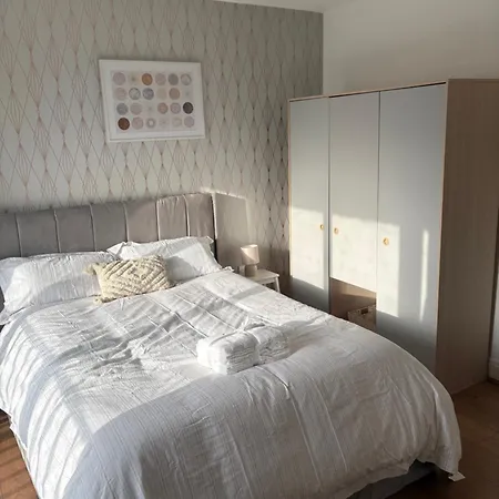 Modern 2 Bedroom In Centre With Free Wifi 아파트