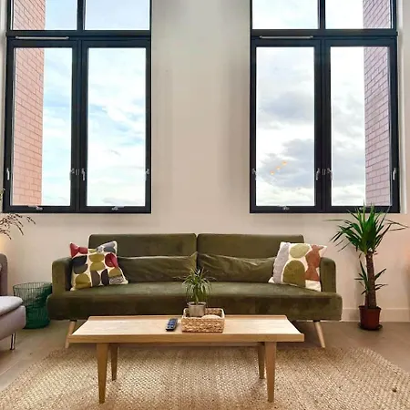 3 Bedroom Penthouse Roof Garden Parking Canal Apartment *