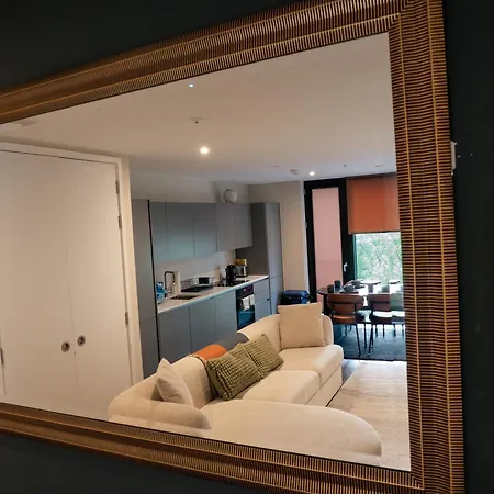 Апартаменты Equinox 5 Mins From Victoria Station