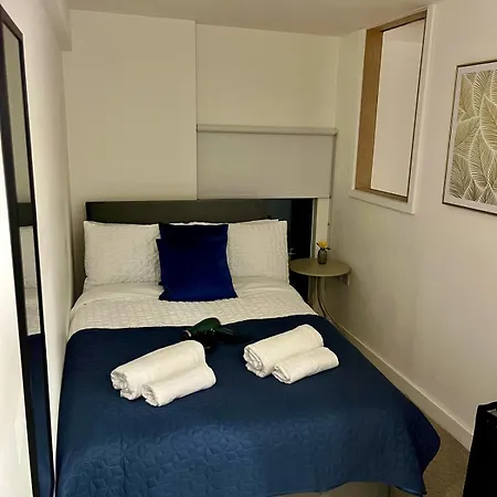 Stylish 2br 3 Baths 6 Guests Διαμέρισμα *