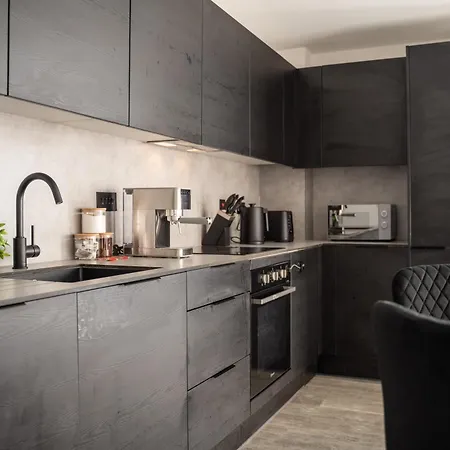 Apartman 2 Bedroom - Old Trafford - Balcony - Free Parking