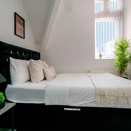 Perfect For Contractors, Free Parking, Manchester
