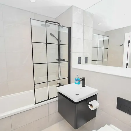 Contemporary Flat In W Balcony *