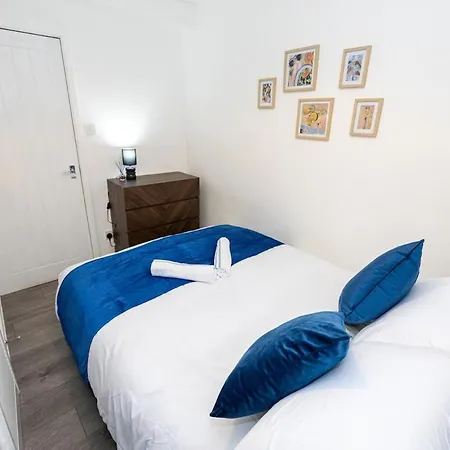 2 Bed Flat Centre - Sleeps 8 - Free Parking - Contractors & Long Offer - Wi-fi & Netflix - Workspace & Coffee * 曼彻斯特