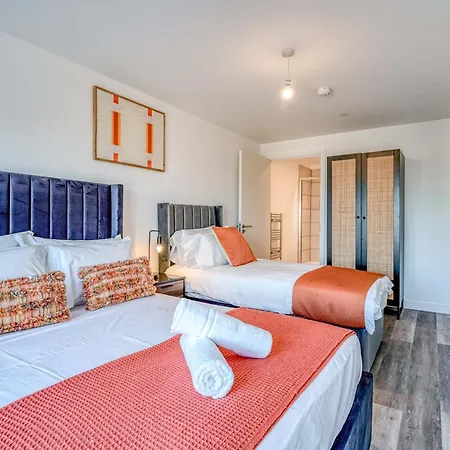 Apartament City View - 1 Minute To Transport Links - Sleeps 3