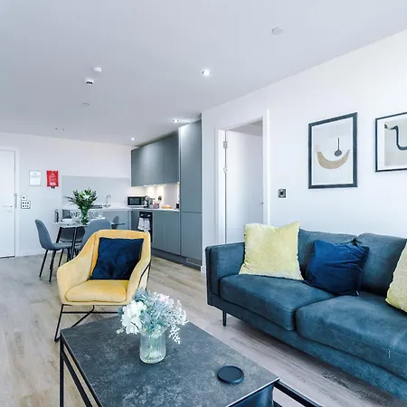 View With Pool * 曼彻斯特