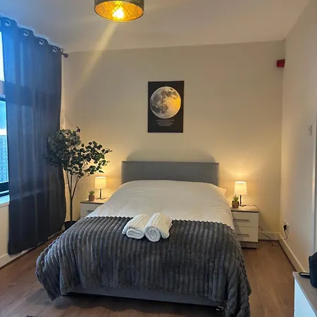 Nivora 1 * Manchester