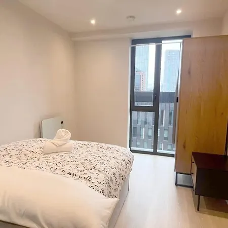 アパート With Luxury Terrace & Gym In Center