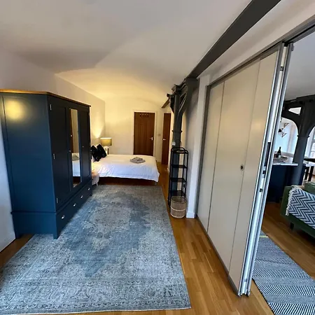 Royal Mills 2br By Torr Group Short Lets & Serviced With Free Wifi Apartment