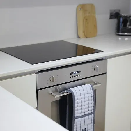 Tranquil & Modern One Bedroom Apartment Manchester