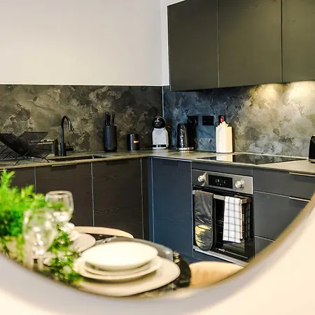 Modern 2br W Secure Parking Salford * Manchester