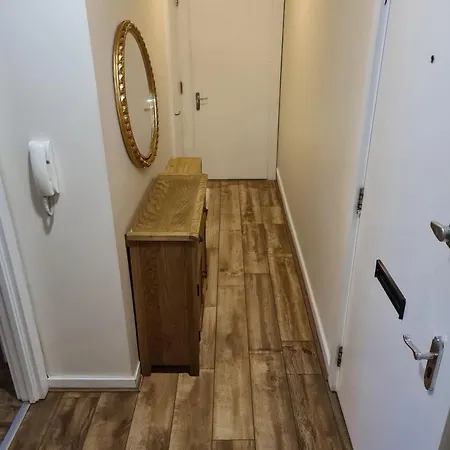 Comfy Salford 2 Bed 2 Bath Parking شقة *
