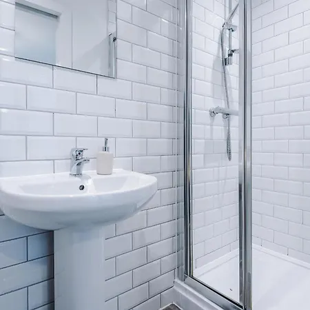 Trafford Loft Modern In アパート *
