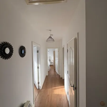 아파트 Modern 2 Bedroom In Centre With Free Wifi