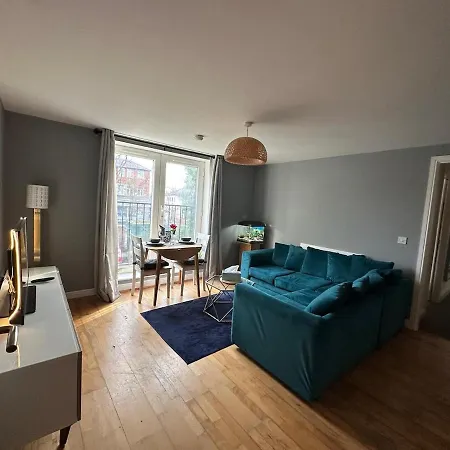 Modern Essential Flat In Chorlton Lägenhet