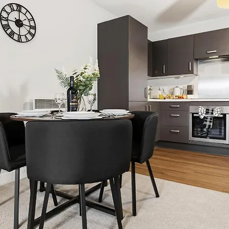 شقة Lux 2bd, Free Parking & Wifi, Near Mcr Center And Media