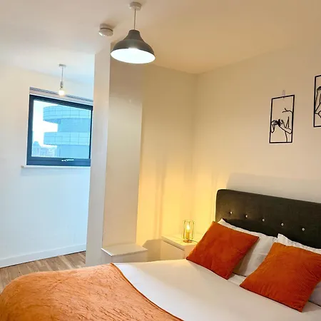 Lux High-rise Two Bed-balcony With Waterside View Daire Manchester