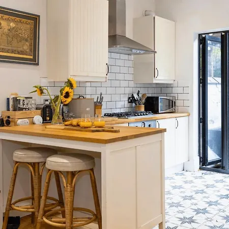 1bdr Didsbury Loft With Parking And Outdoor Space Apartman