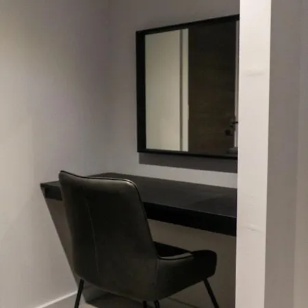2 Bedroom In Centre Daire