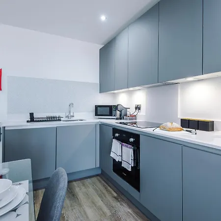 View With Pool 曼彻斯特