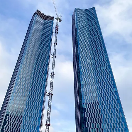 - Stylish Apartment, Old Trafford, Centre, Etihad, Prime Location, Mediacity, Coop Live, Ao Arena, Salford Quays, Sleeps 8, Free Parking *