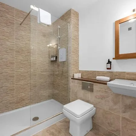 Апартаменты Brand New Centre 3 Bed Flat By Superhost *