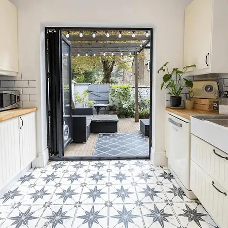 1bdr Didsbury Loft With Parking And Outdoor Space Apartman Manchester