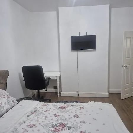 דירה Moston Two Bedroom Greater *