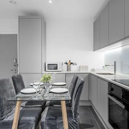 Centre 2 Bedroom Luxury شقة *