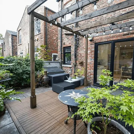 1bdr Didsbury Loft With Parking And Outdoor Space Manchester