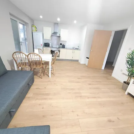 Fresh 2 Bedroom Flat - Center Delta Point *