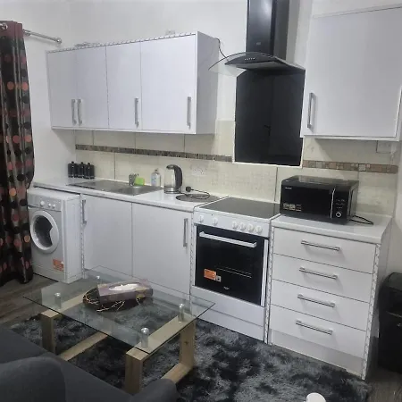 דירה Moston Two Bedroom Greater מנצ'סטר