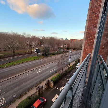 2 Bed 2 Bath Apartment,500 Meter's From Deansgate Close To Ao Arena Apartmán *