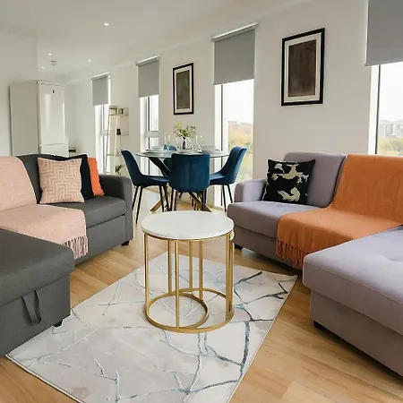 Apartamento Designer Penthouse In With Parking
