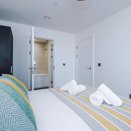 View With Pool 曼彻斯特