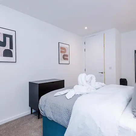 Apartment Stylish 1br Near Centre, Salford