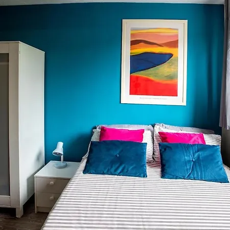 Stylish In Salford With Free Parking *