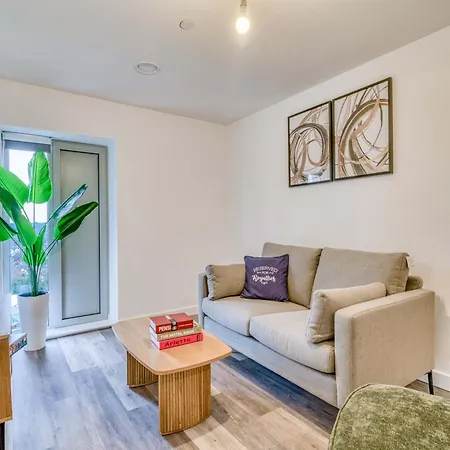 The Trafford Centre - View - Close To Airport - Sleeps 6 * Manchester