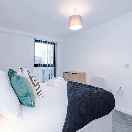 Modern 2br W Secure Parking Salford * مانشستر