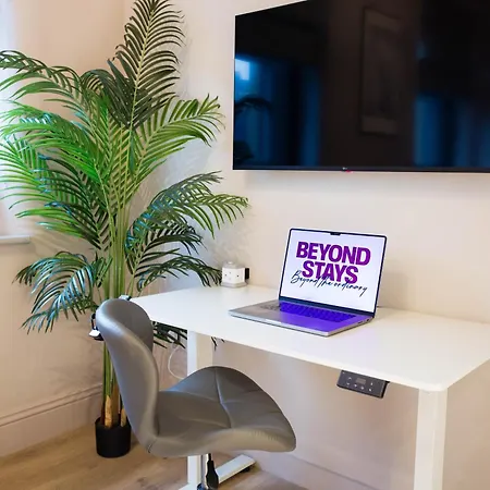 Spacious 3-bed Retreat - Modern & Super