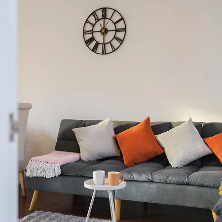 Stylish 3br - Sleeps 7 - 15 Min To Centre, Parking Garden & Fast Wi-fi * Manchester